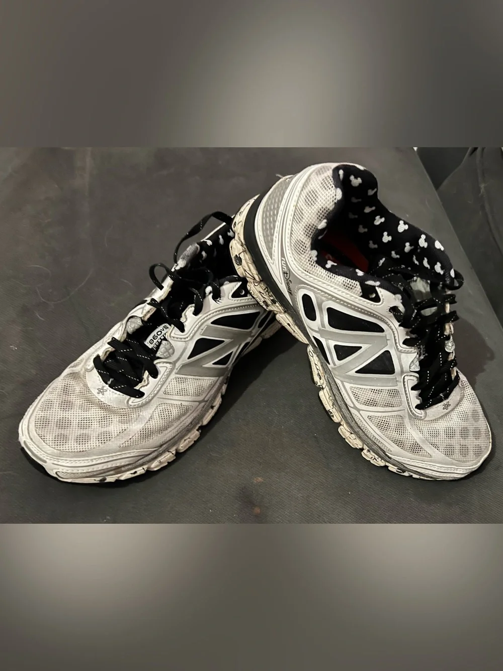 Run Disney 2015 New Balance Minnie Mouse Silver and Black Mesh Running Sneakers
